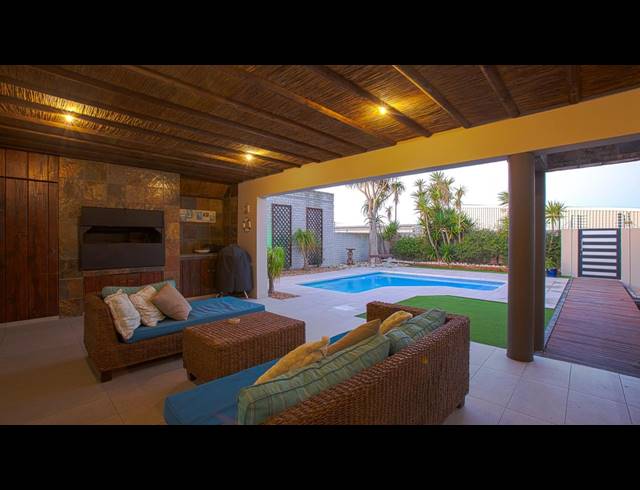 4 BEDROOM FREESTANDING FOR SALE IN MELKBOSSTRAND CENTRAL
